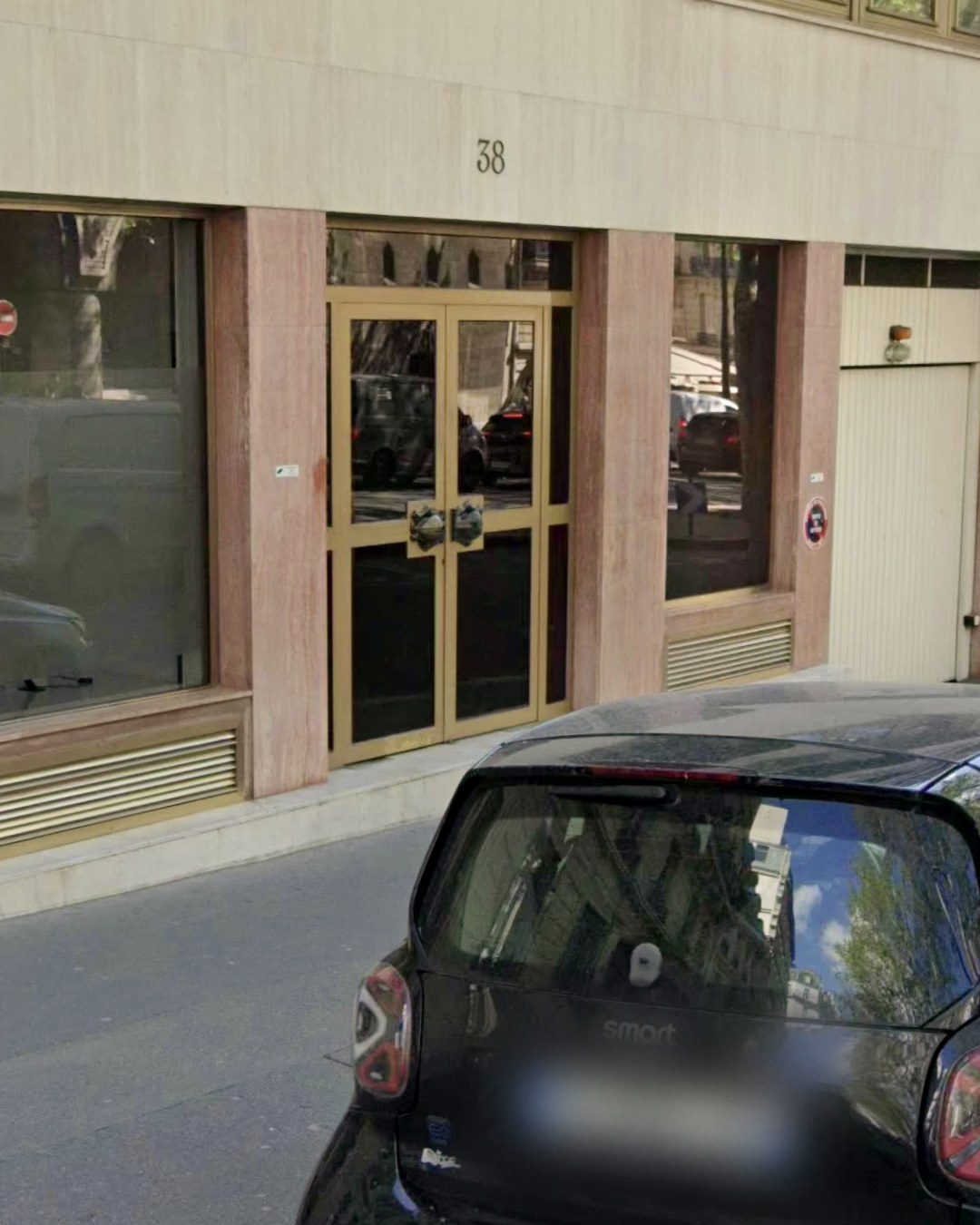 Façade du cabinet dentaire du Dr Martiano, 38 avenue Marceau, Paris 8ᵉ